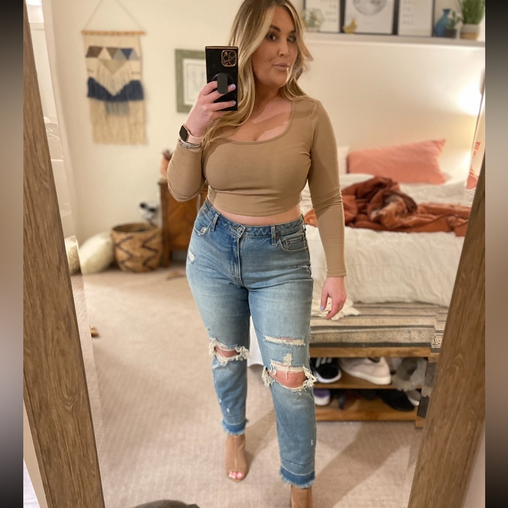 Abercrombie and Fitch High rise mom jeans